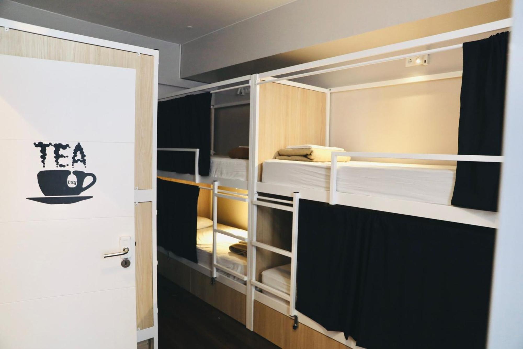 Cama em Dormitório Misto com 10 Camas
