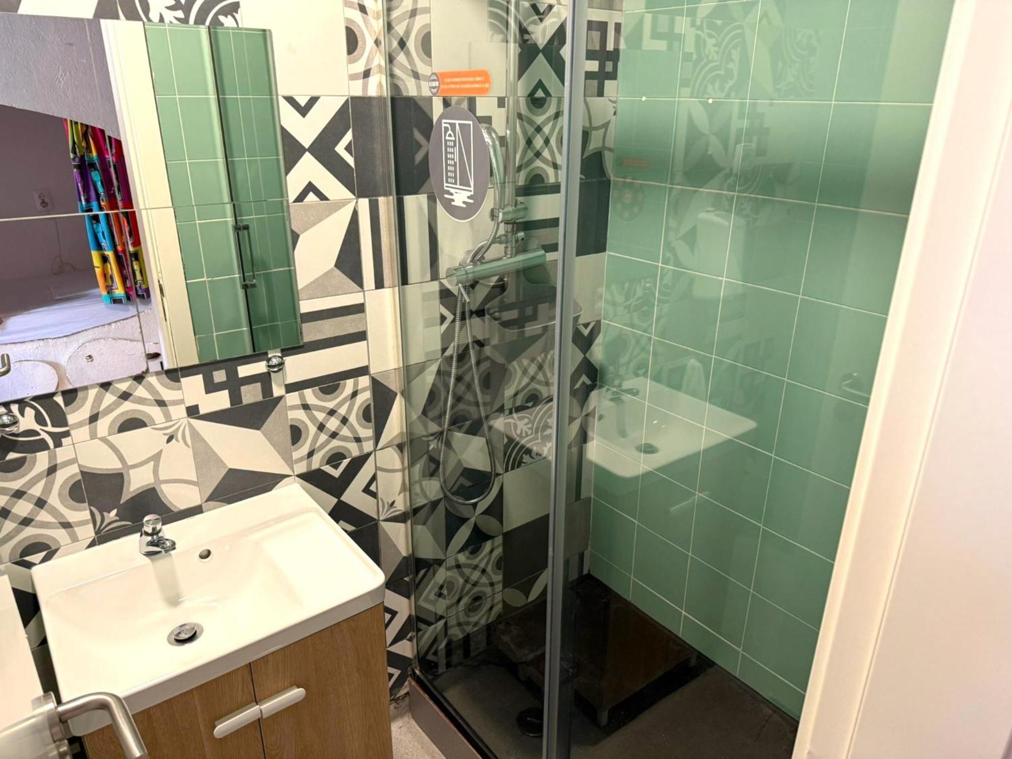 Bed 4-Bed Dormitory Room En Suite Bathroom
