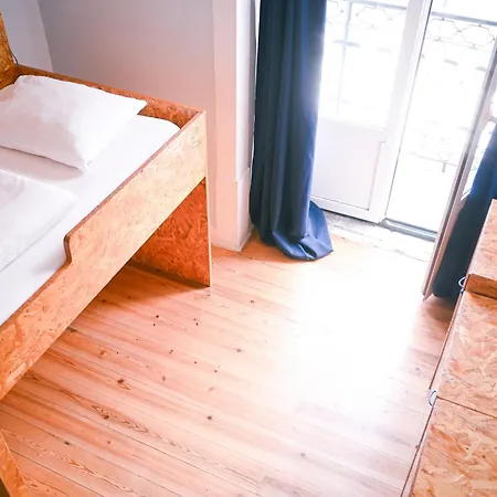 Goodnight Hostel-2